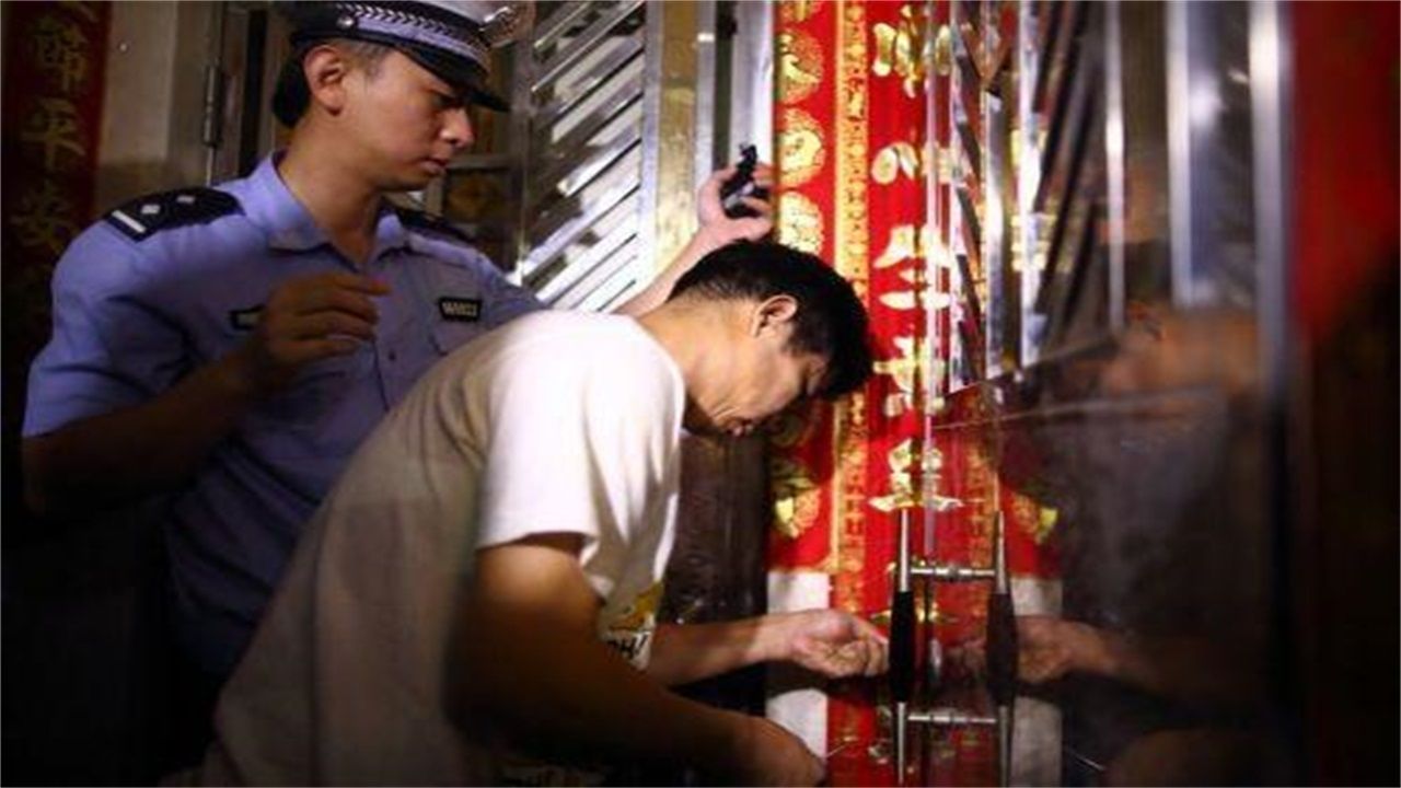 辽阳请开锁师傅开了锁后，师傅